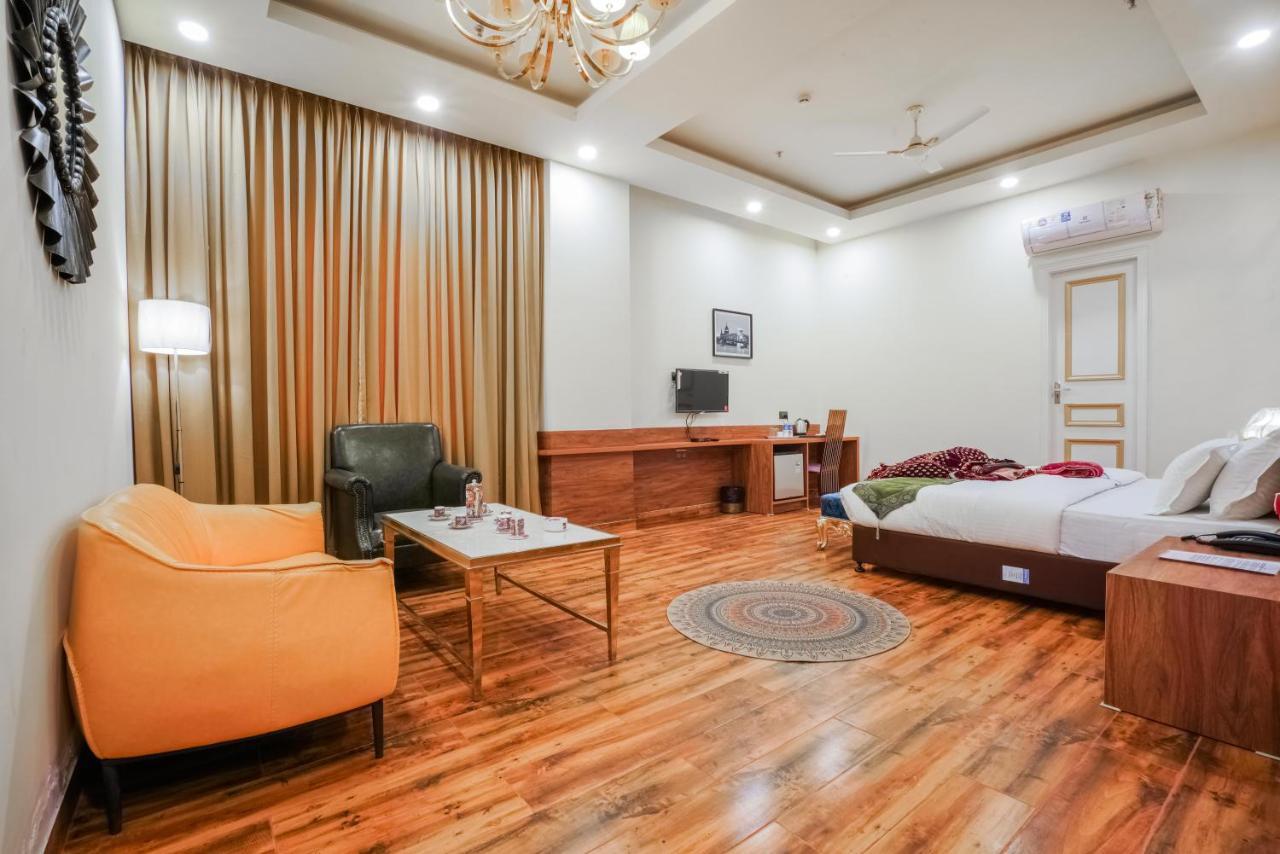 All Heavens Gold New Delhi Exterior photo
