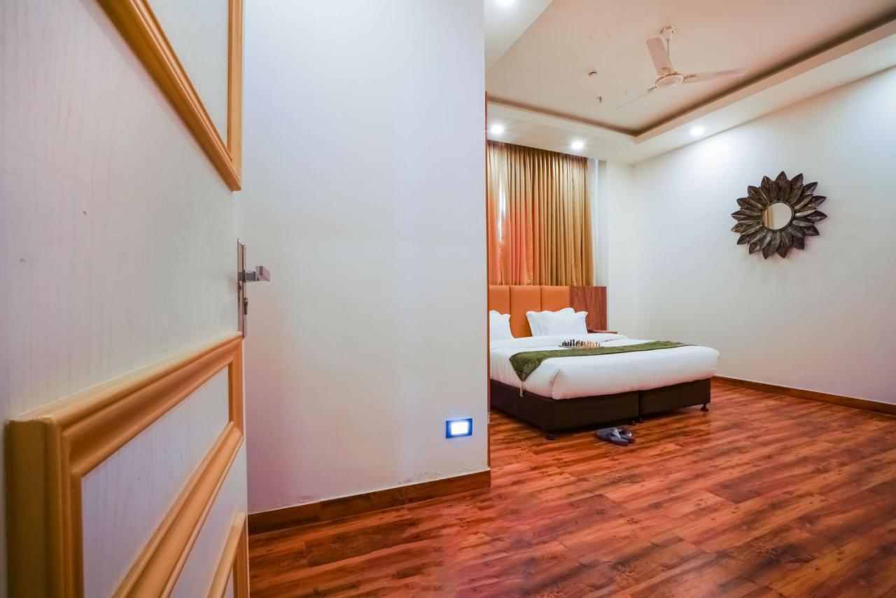 All Heavens Gold New Delhi Exterior photo