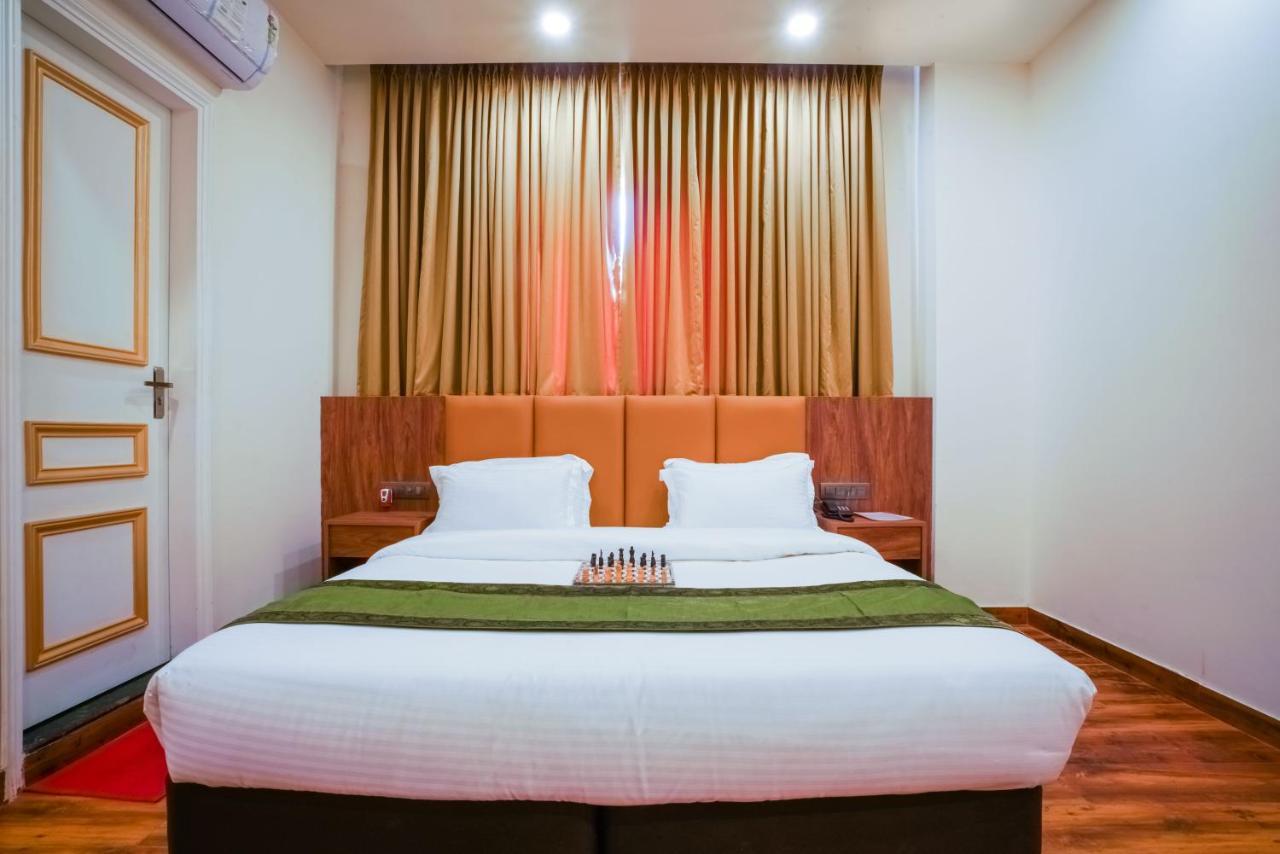 All Heavens Gold New Delhi Exterior photo