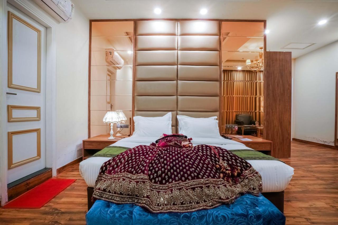 All Heavens Gold New Delhi Exterior photo