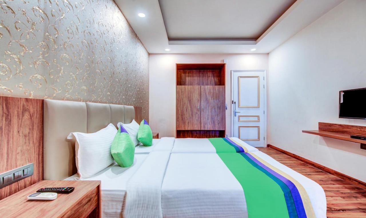 All Heavens Gold New Delhi Exterior photo