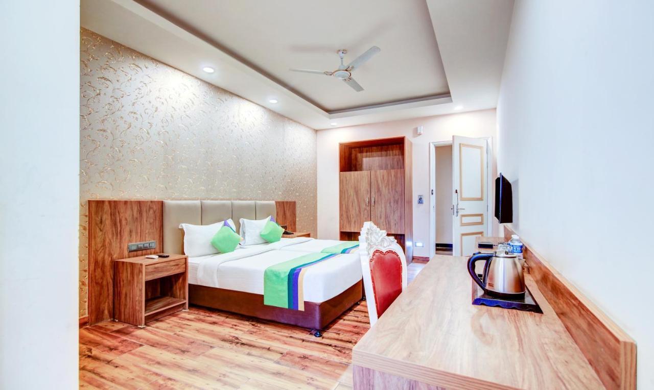 All Heavens Gold New Delhi Exterior photo