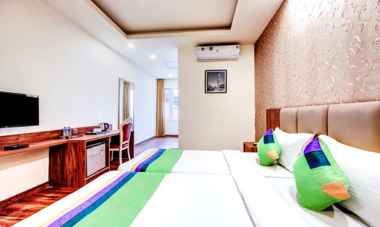 All Heavens Gold New Delhi Exterior photo